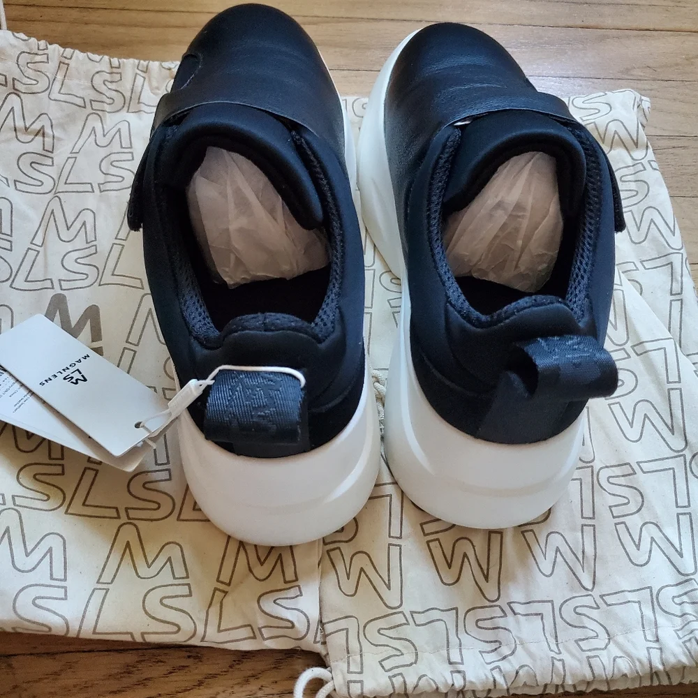 Magnlens Slip On Moon Jumpers Shoes Unisex Mens Size 8 Womens Size 9 90s style